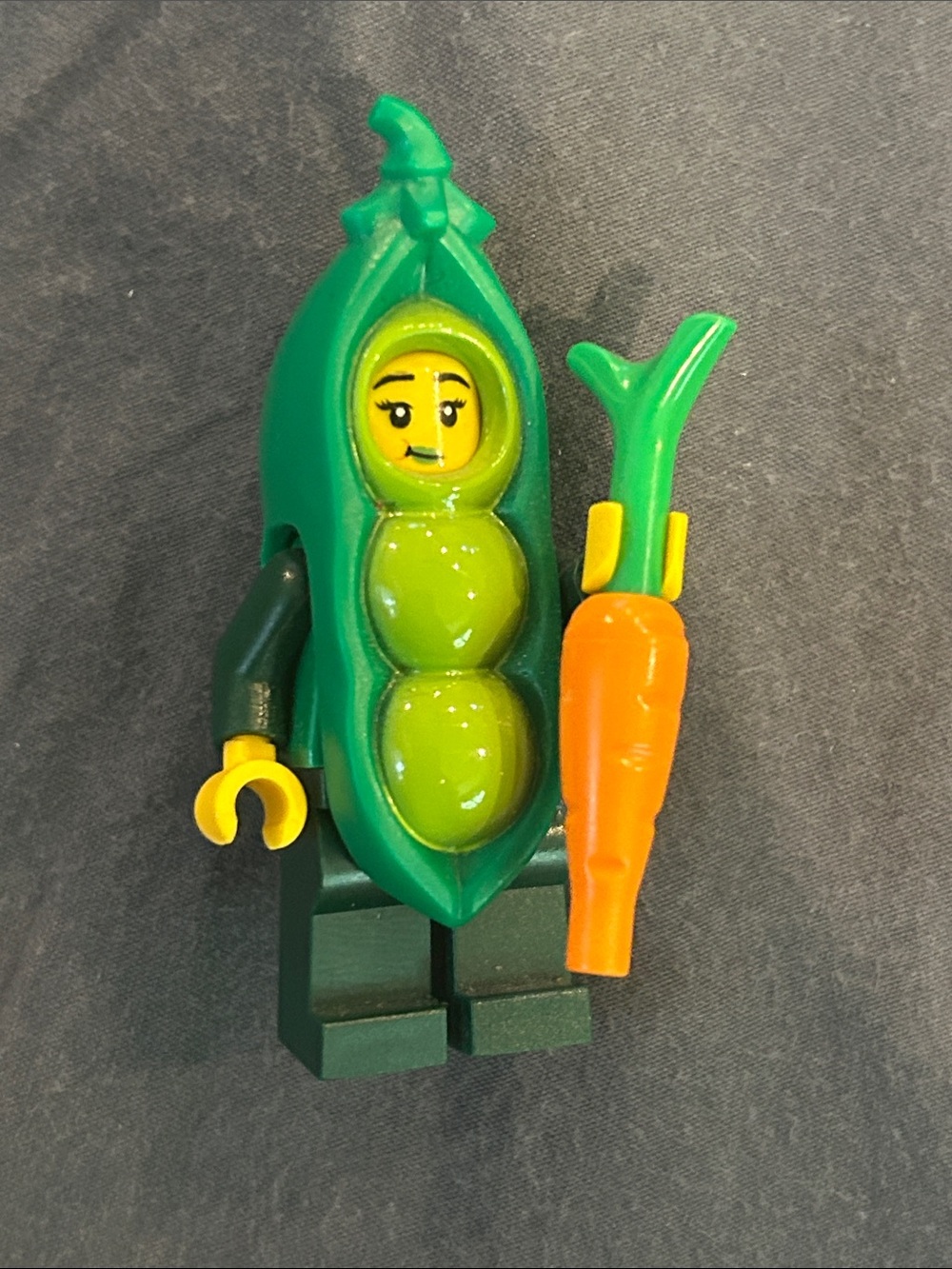 Lego sweet pea costume minifigure w carrot